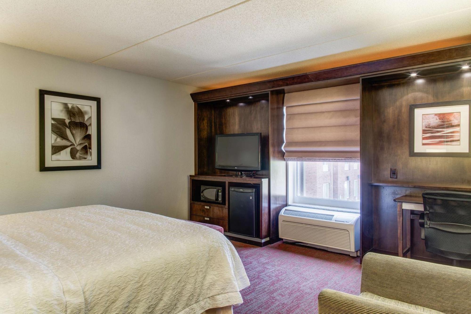 Hampton Inn & Suites Detroit/Airport Romulus Ngoại thất bức ảnh