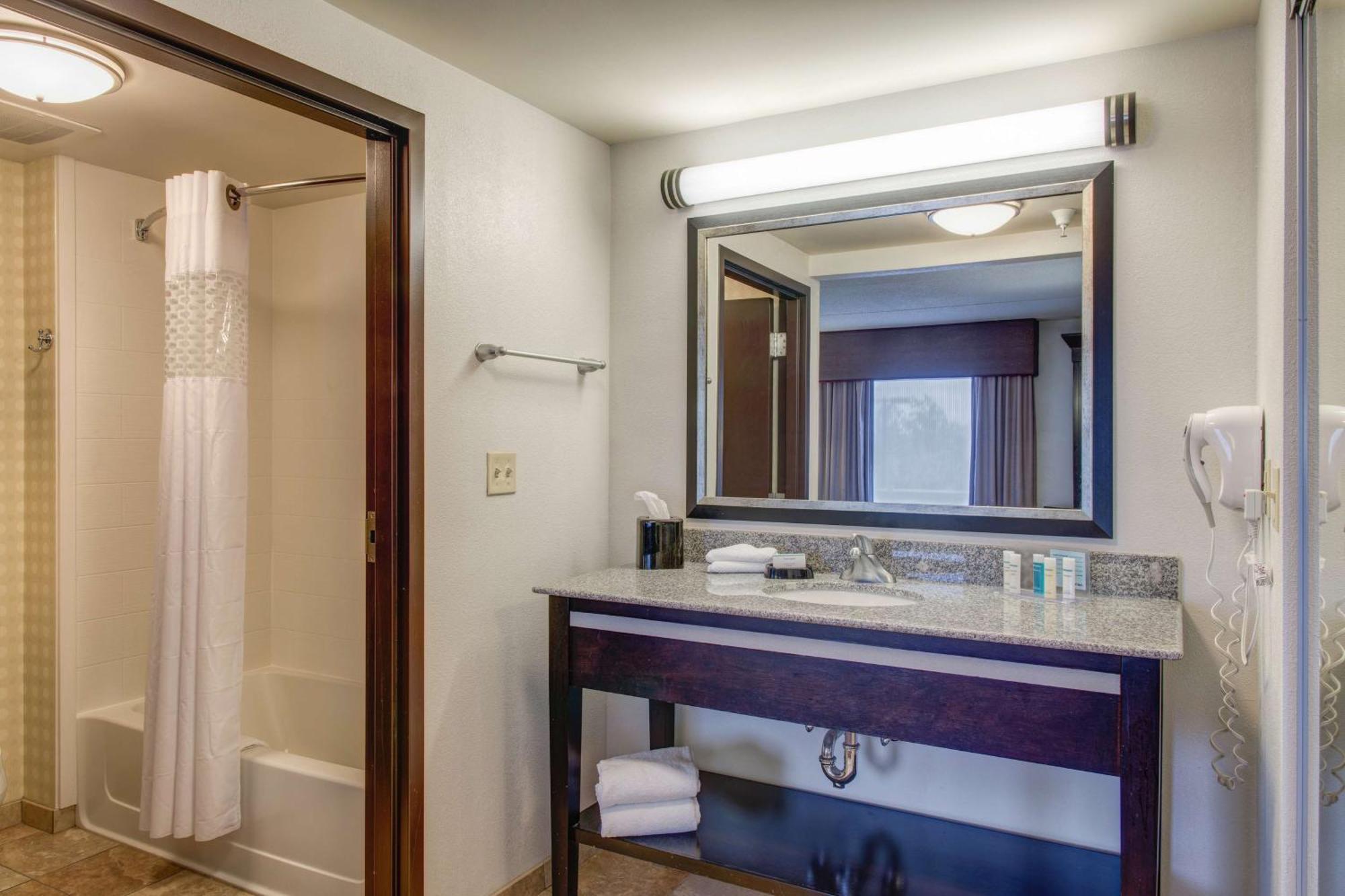 Hampton Inn & Suites Detroit/Airport Romulus Ngoại thất bức ảnh