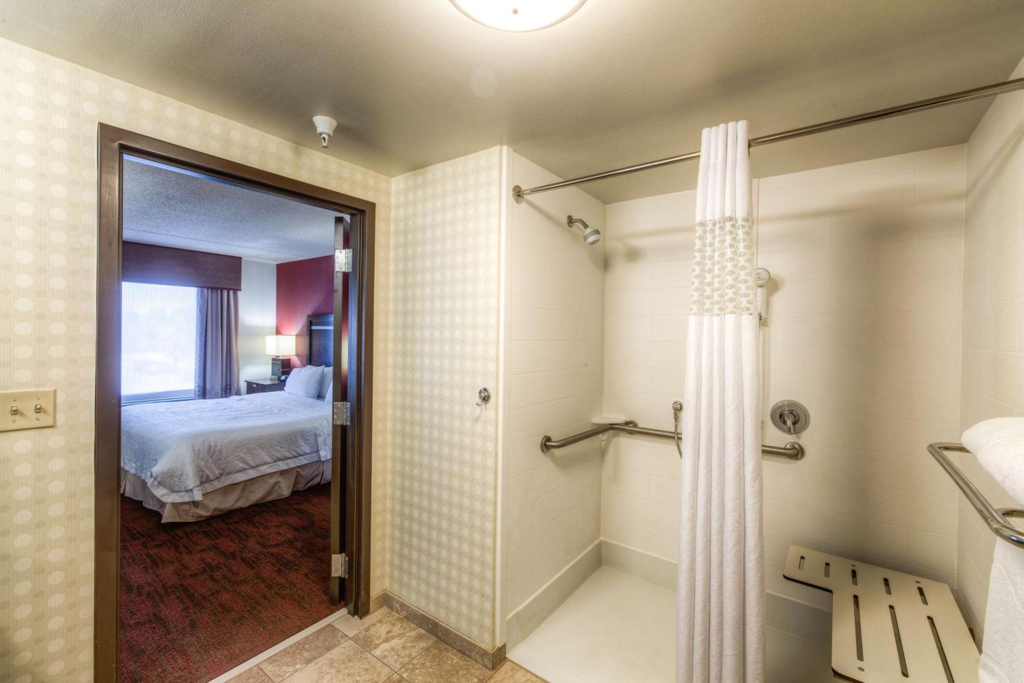 Hampton Inn & Suites Detroit/Airport Romulus Ngoại thất bức ảnh