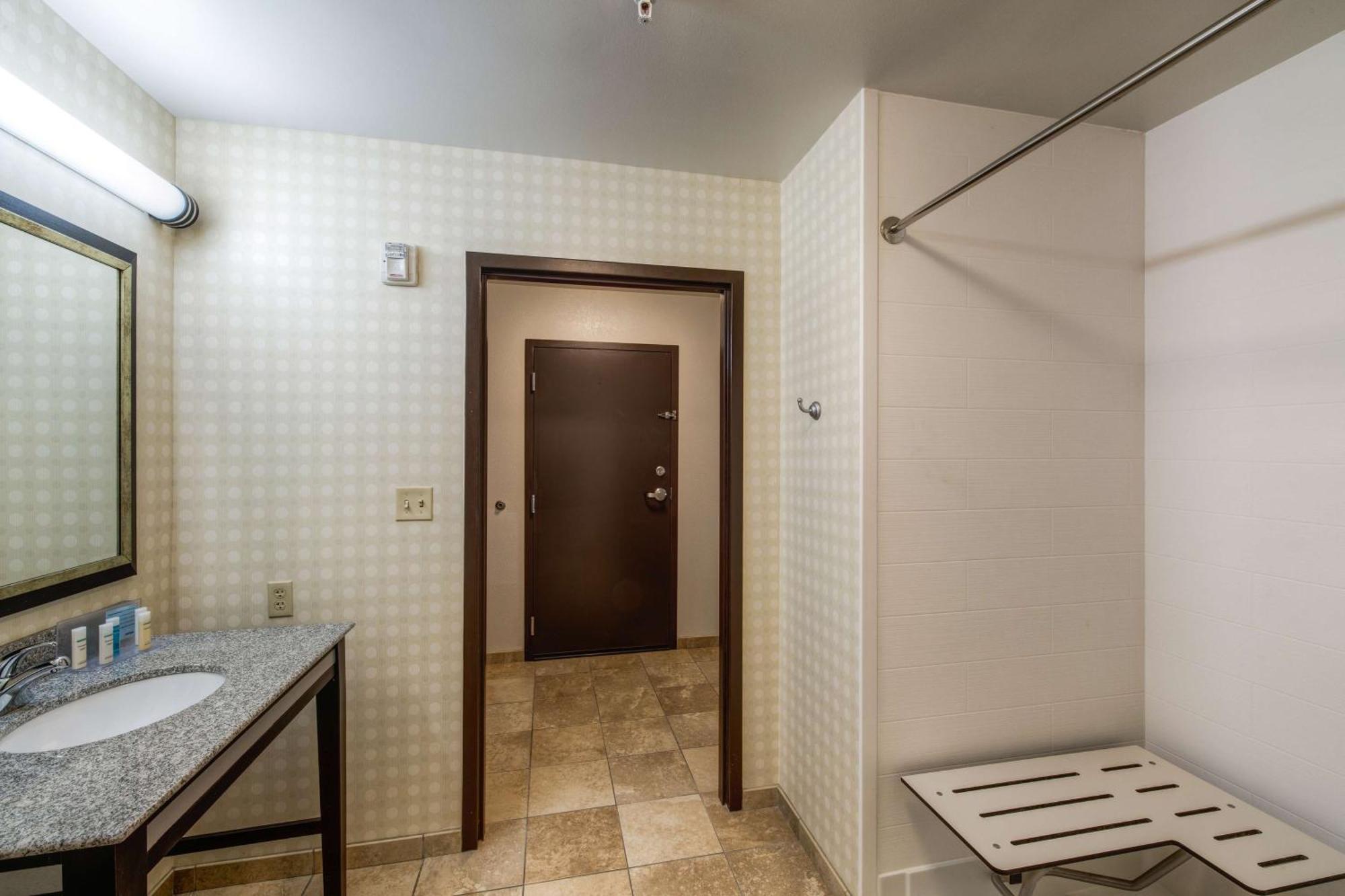 Hampton Inn & Suites Detroit/Airport Romulus Ngoại thất bức ảnh