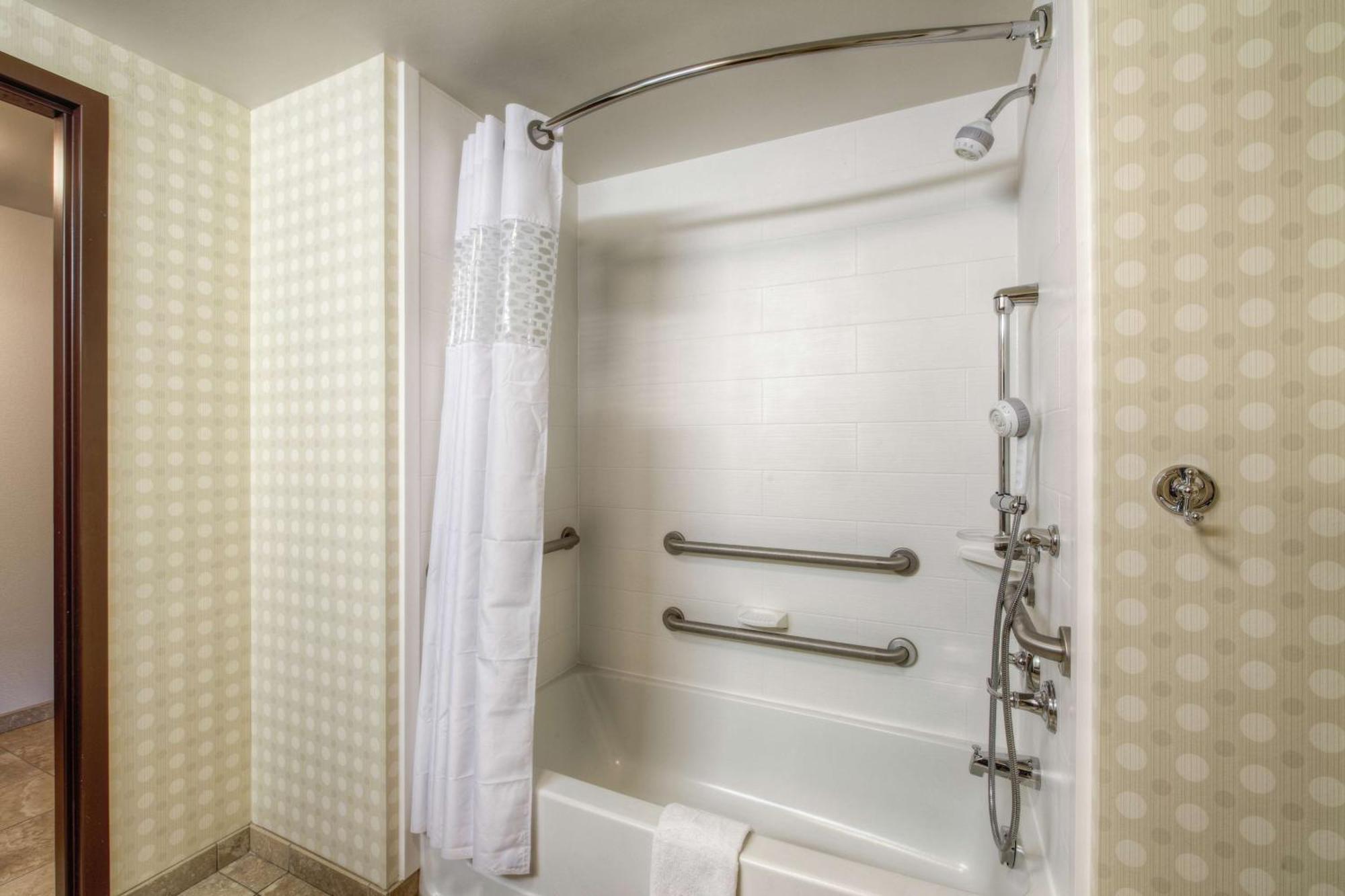 Hampton Inn & Suites Detroit/Airport Romulus Ngoại thất bức ảnh