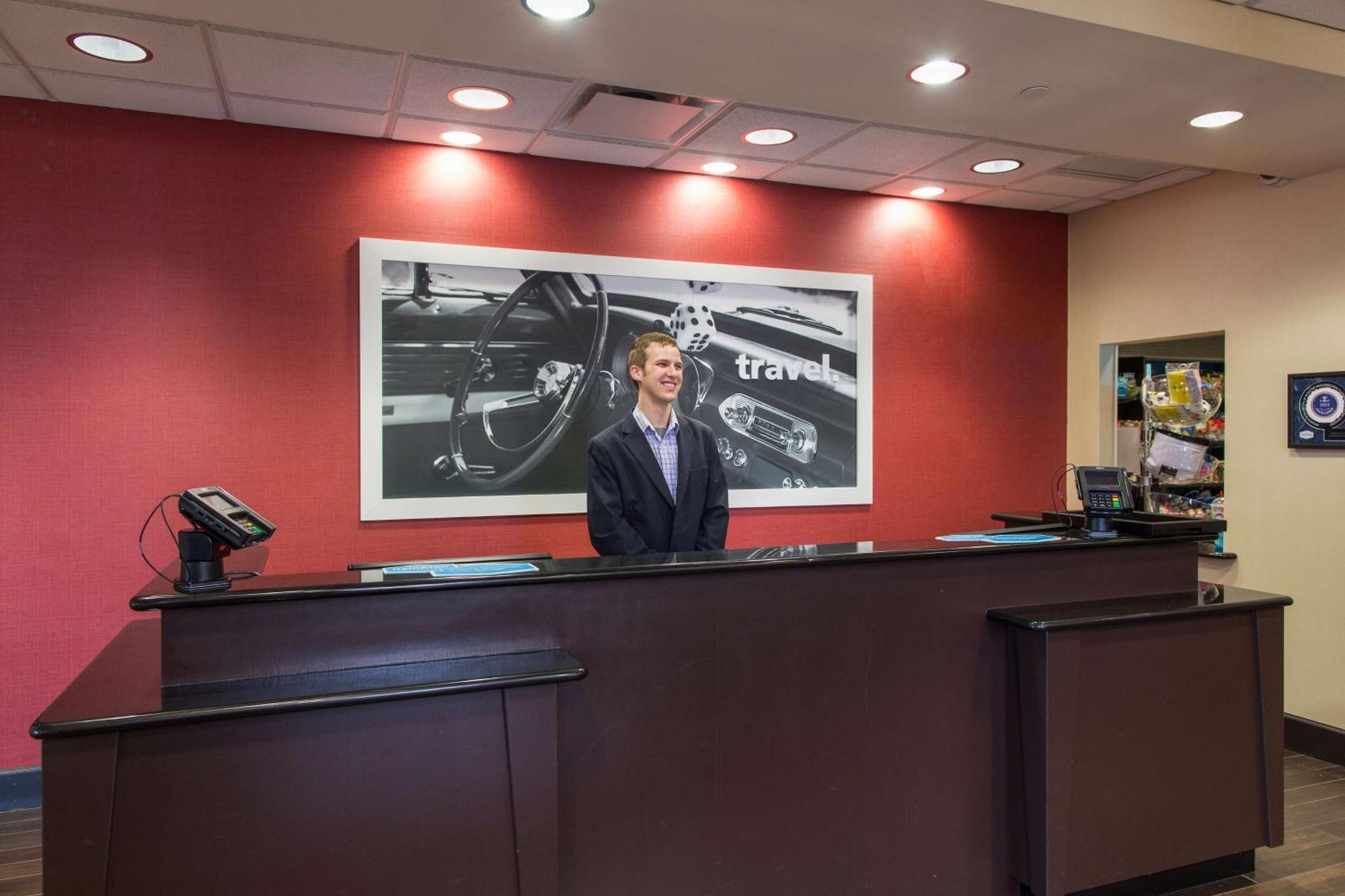 Hampton Inn & Suites Detroit/Airport Romulus Ngoại thất bức ảnh